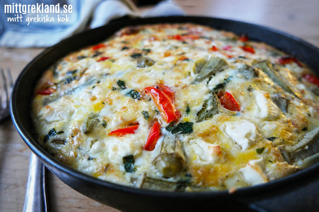 Omelett med okra, fetaost och röd paprika - mittgrekland.se Omelett med okra, fetaost och röd paprika - mittgrekland.se